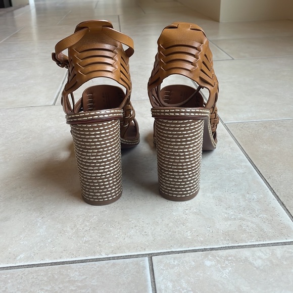 Beautiful Tory Burch sandals - Picture 2 of 7